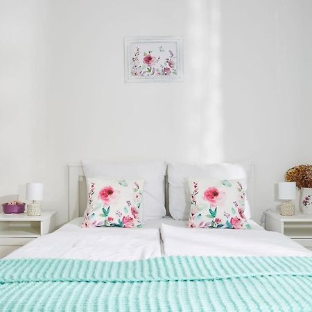 Szarka Vendeghaz Es Pince Apartment Mad Luaran gambar