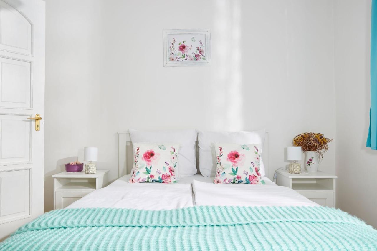 Szarka Vendeghaz Es Pince Apartment Mad Luaran gambar